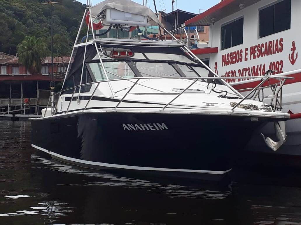 Anaheim, embarcação de pesca esportiva da frota, atracada no píer